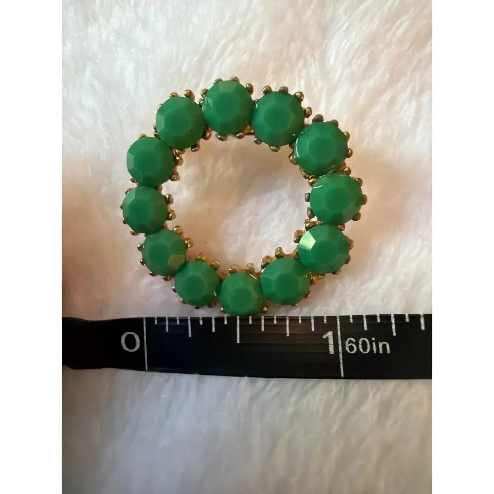 Vintage Green Faceted Glass Rhinestone Circle Wreath Brooch Gold Tone Pin 1.5